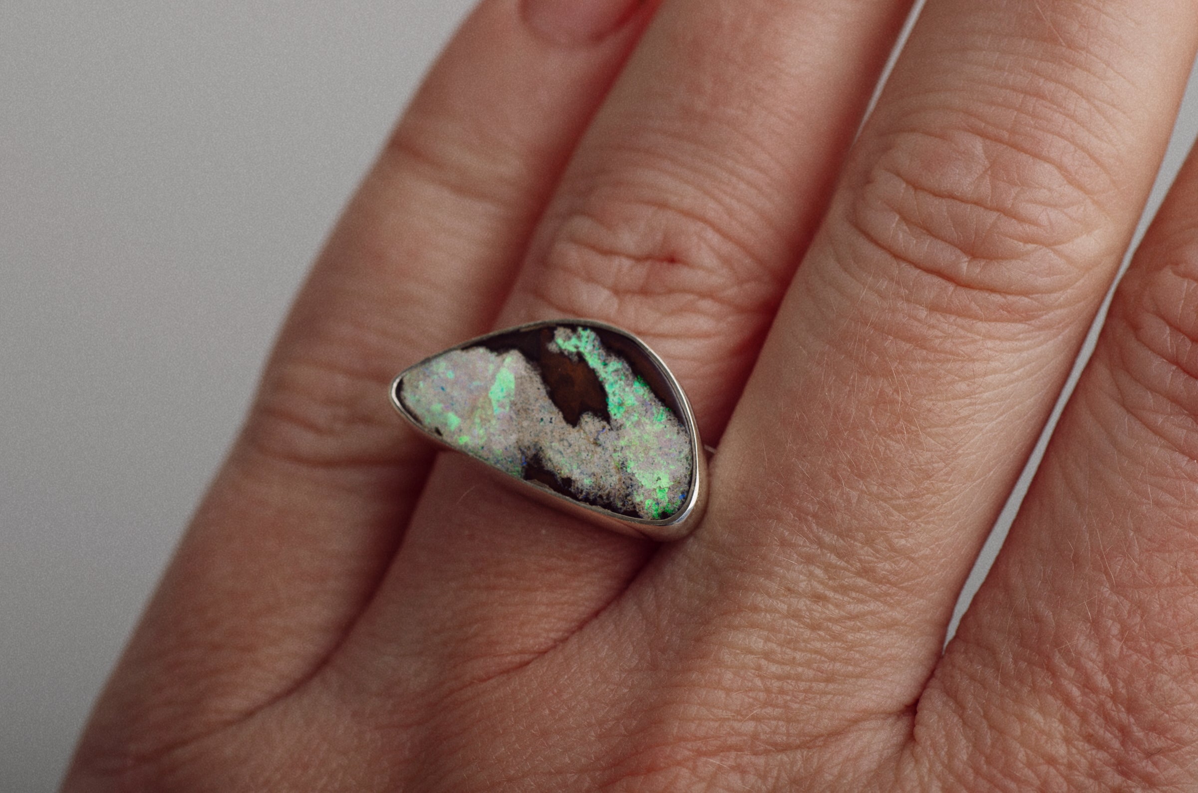 Luminous Ring ◇ Australian Opal ◇ Size 9