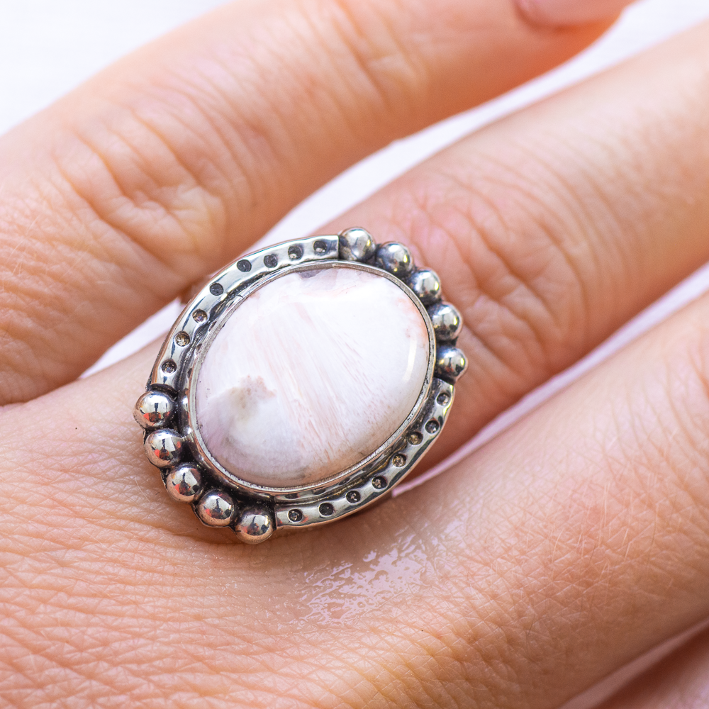Petite Wanderer Ring ◇ Peach Scolecite ◇ Size 8