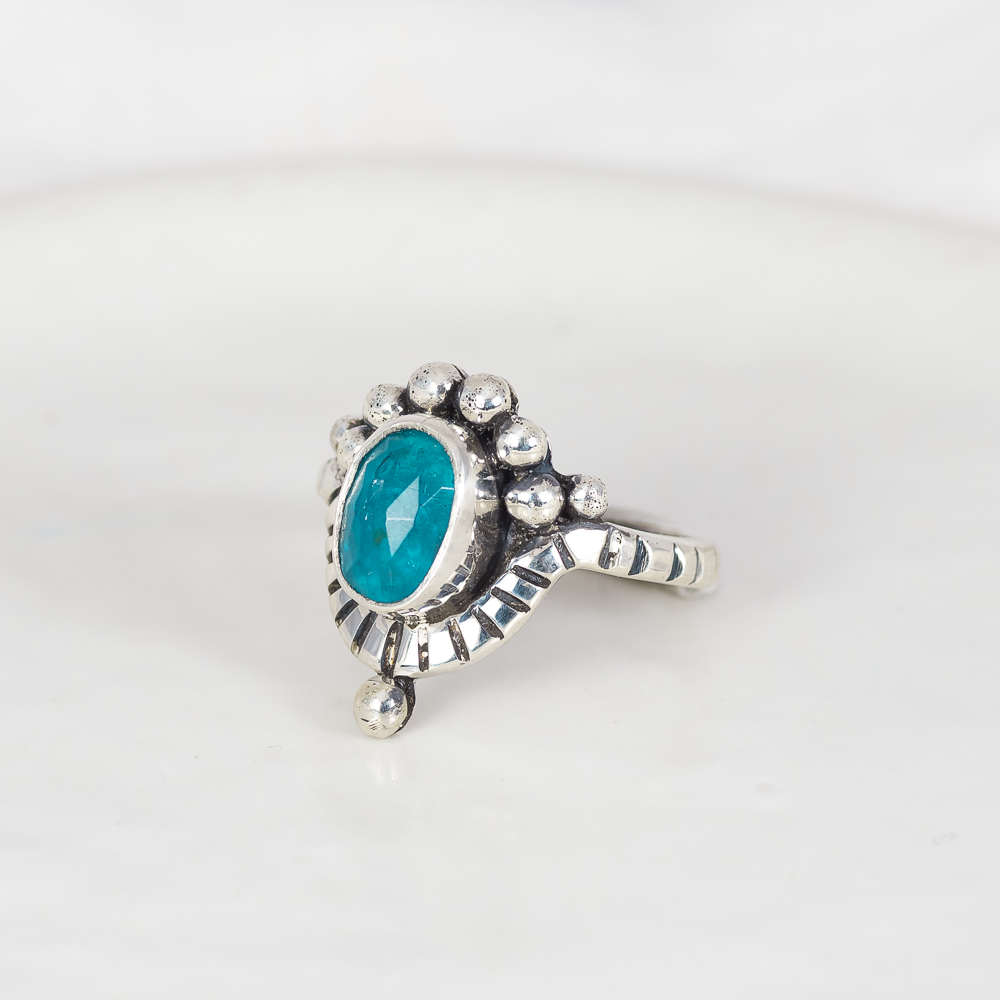 Reverie Embrace Ring (A) ◇ Faceted Blue Apatite ◇ Size 6.5