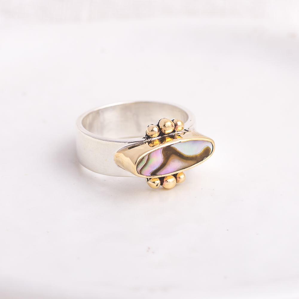 Elongated Affinity Ring ◇ Abalone ◇ Size 7