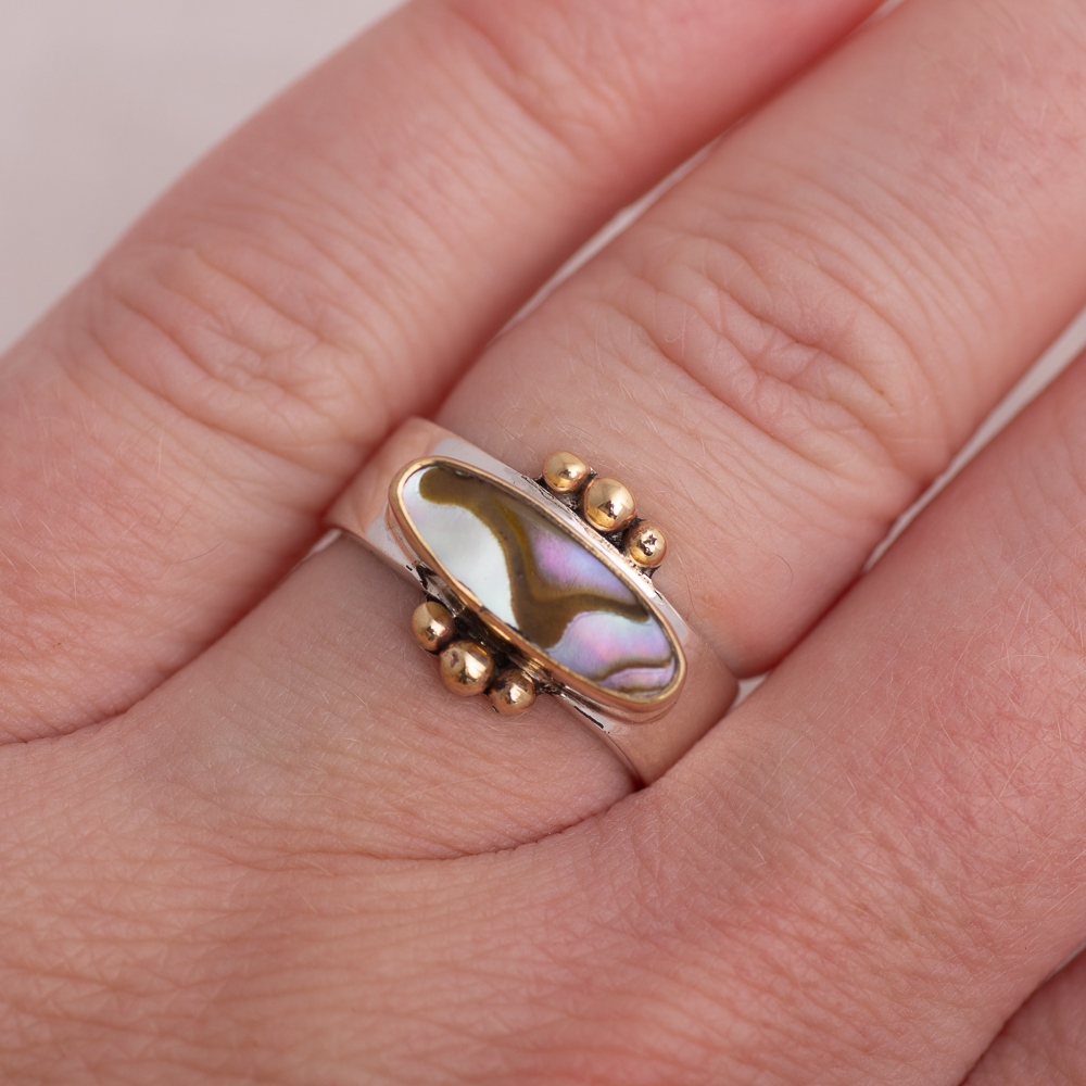 Elongated Affinity Ring ◇ Abalone ◇ Size 7