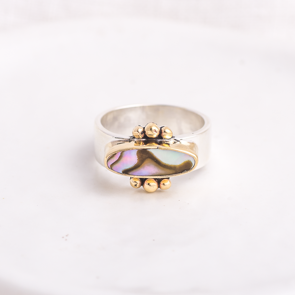 Elongated Affinity Ring ◇ Abalone ◇ Size 7