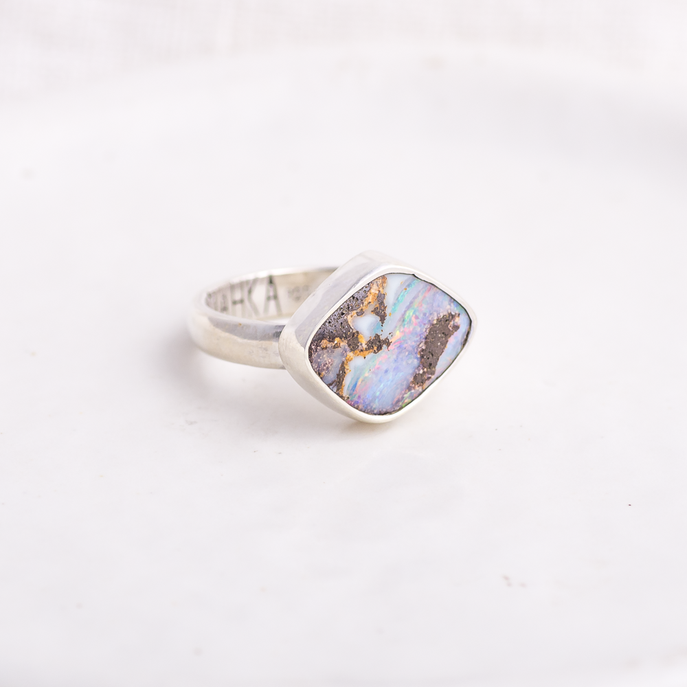 Horizontal Luminous Ring ◇ Australian Opal ◇ Size 5.5