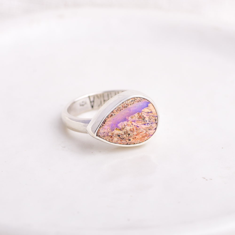 Horizontal Luminous Ring ◇ Australian Opal ◇ Size 6