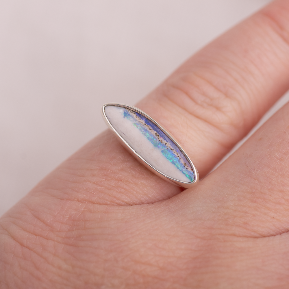 Horizontal Luminous Ring ◇ Australian Opal ◇ Size 6