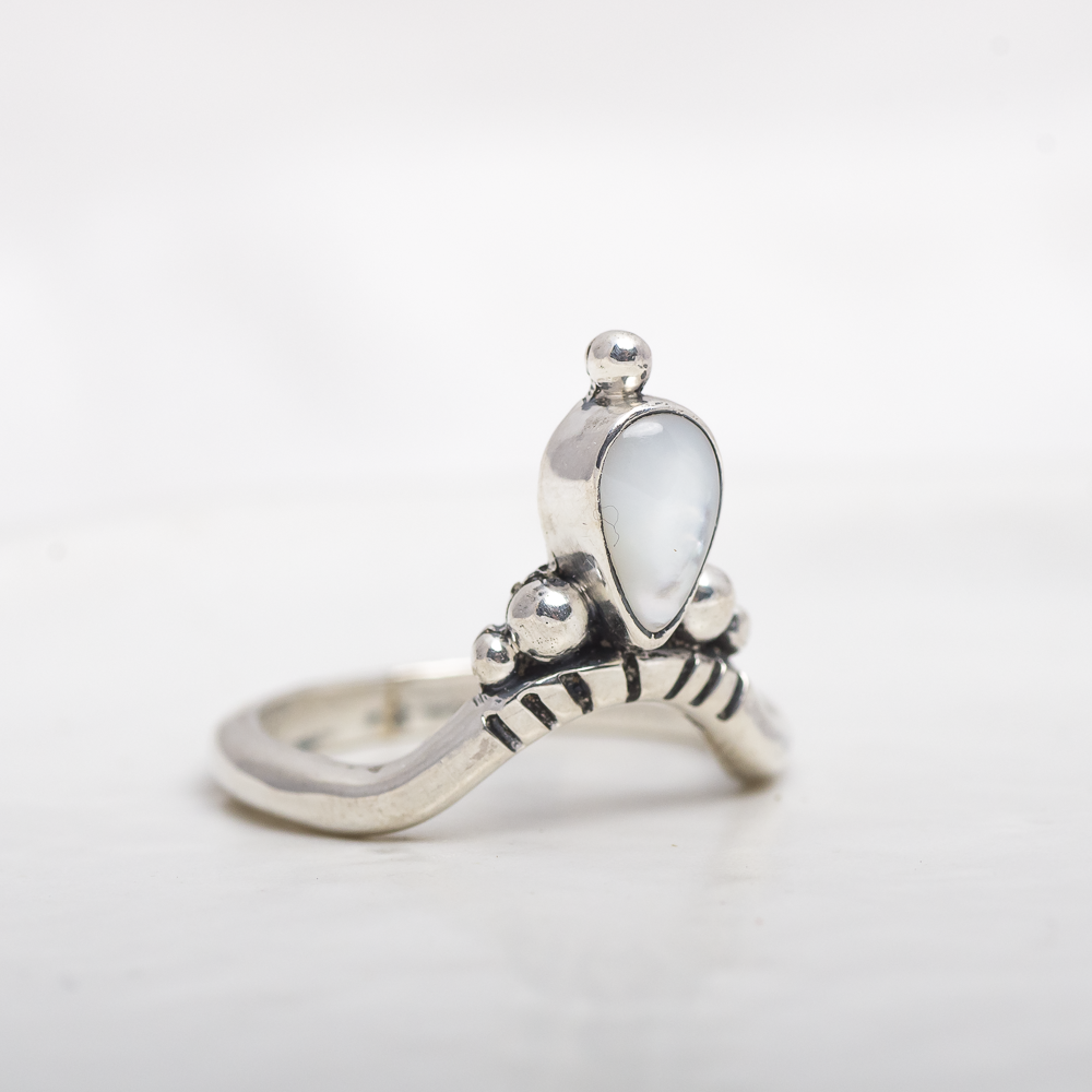 Mother of Pearl Arch Ring ◇ Sterling Silver