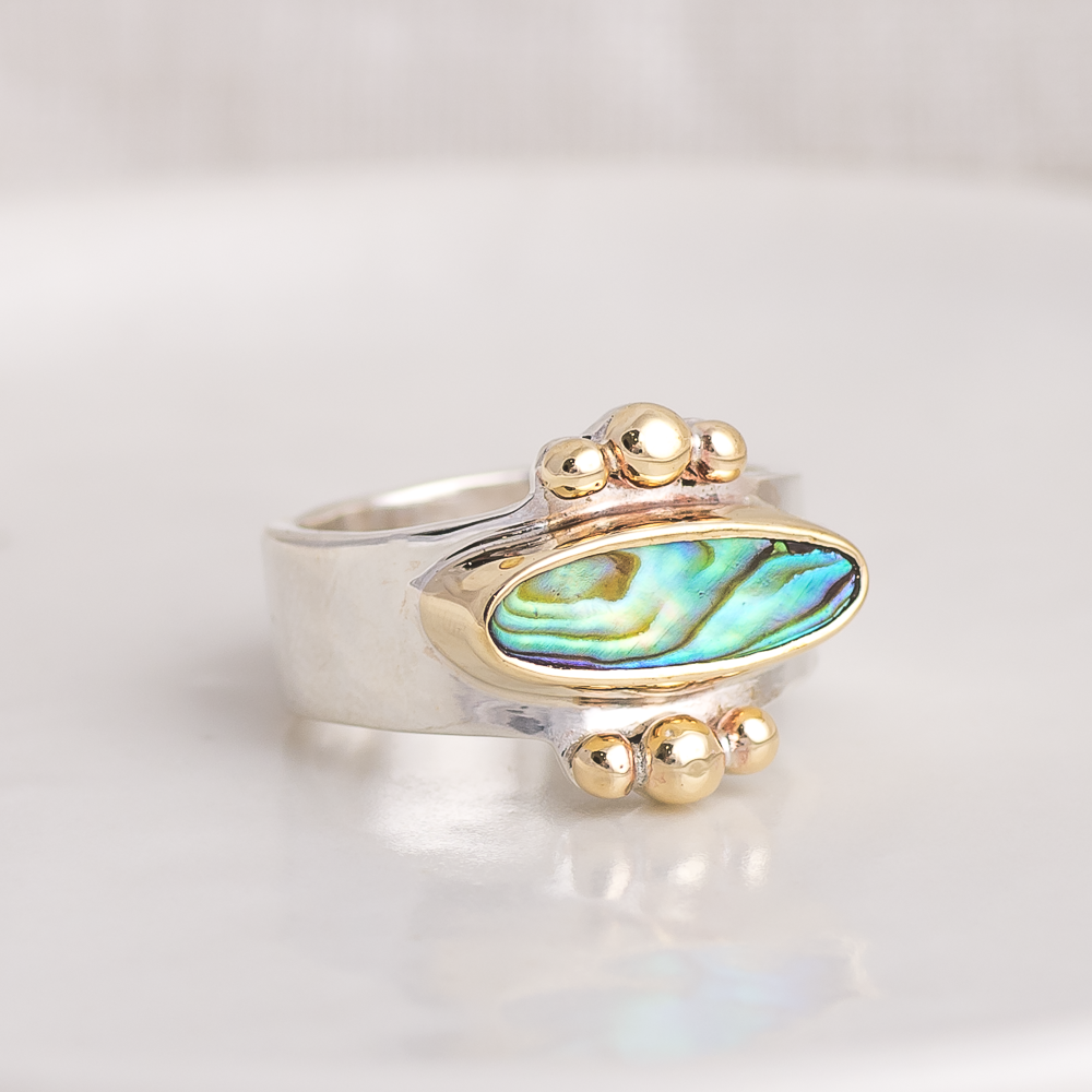 Elongated Affinity Ring ◇ Abalone ◇ Size 5.75