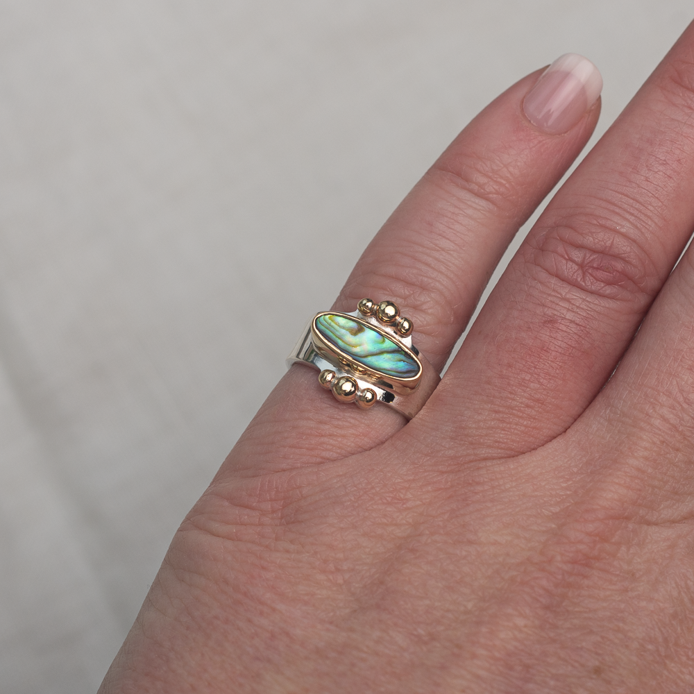 Elongated Affinity Ring ◇ Abalone ◇ Size 5.75
