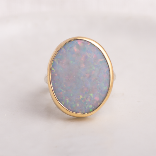 Luminous Ring ◇ Australian Opal ◇ 14K gold bezel